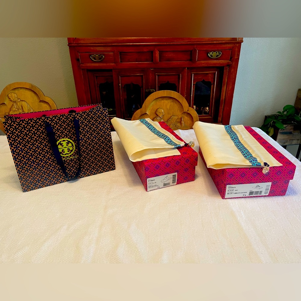 TORY BURCH shopping bag, shoeboxes, dust bags
